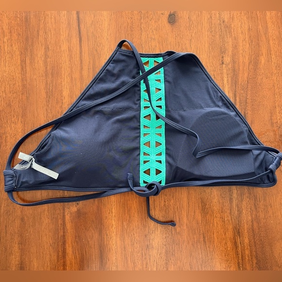 Aerie Navy Bikini Top with Green Accent size medium - Picture 6 of 6